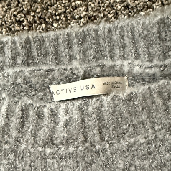 Women’s Sweater - Picture 2 of 2